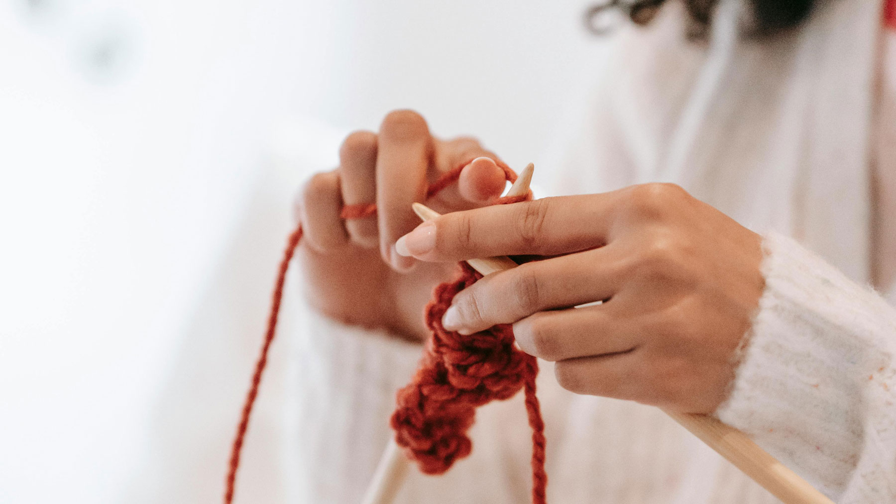 Hände bei der Arbeit — Handwerk in der Zahnmedizin